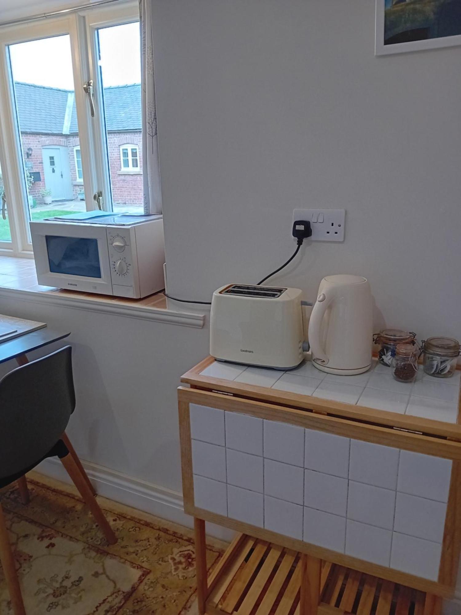 Castle Court Apartment *