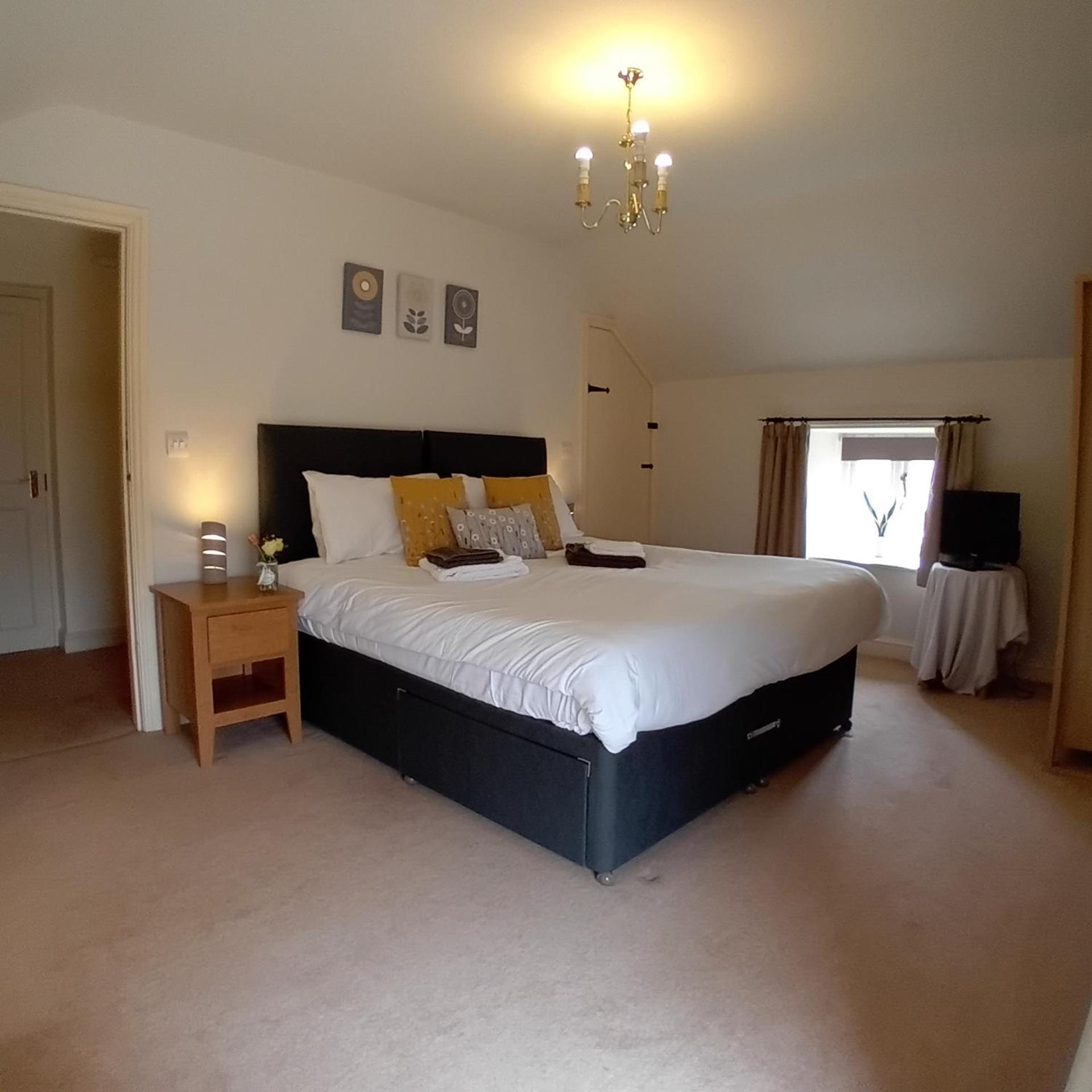 Castle Court Apartment *